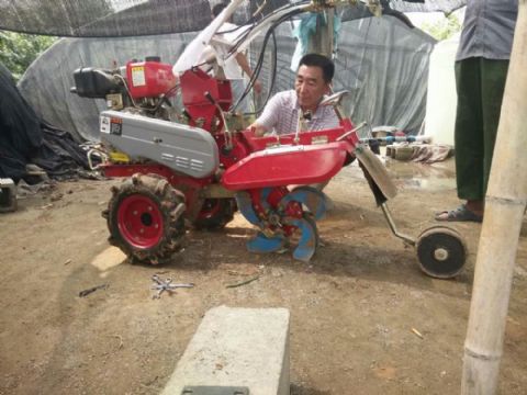 點(diǎn)擊查看詳細(xì)信息<br>標(biāo)題：開溝機(jī) 閱讀次數(shù)：2191